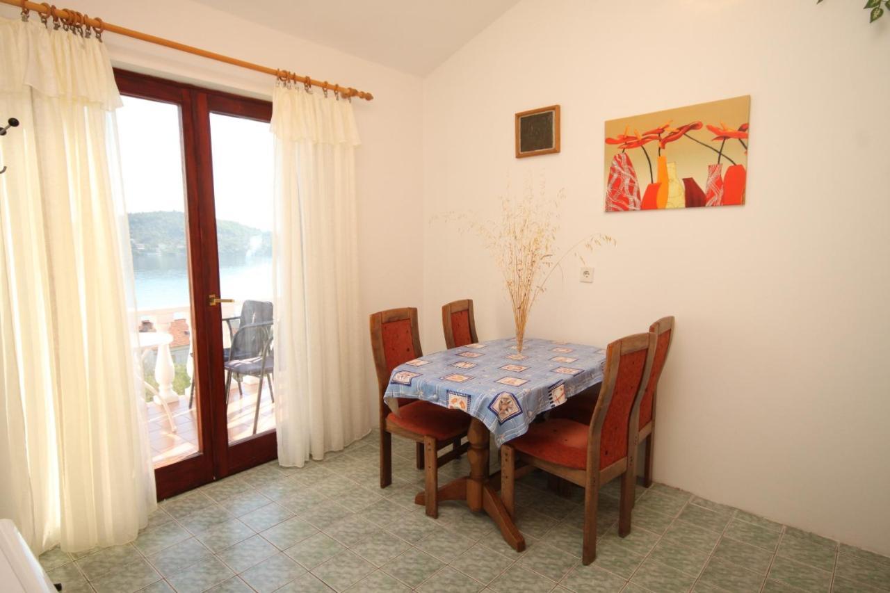 Apartments By The Sea Kali, Ugljan - 8202 Dış mekan fotoğraf